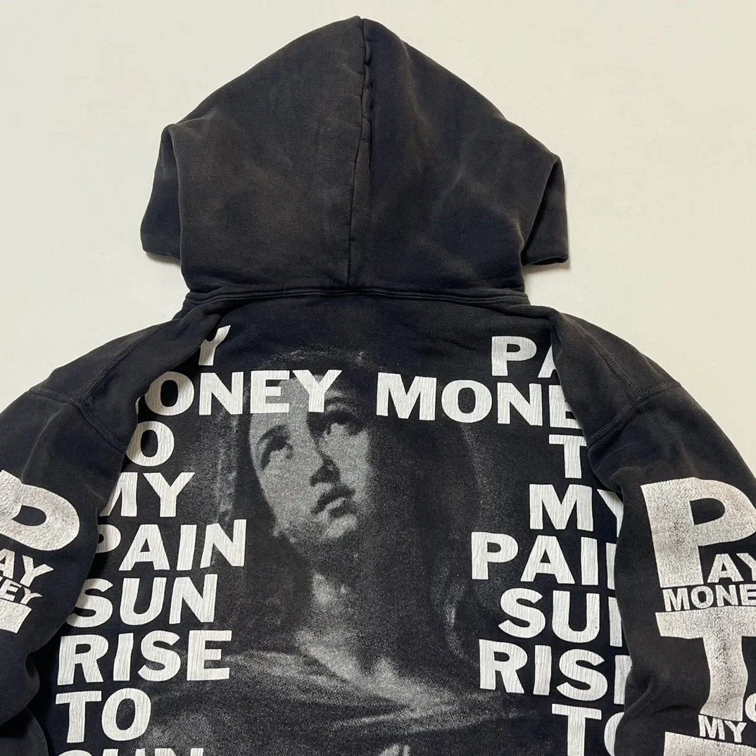 SAINT Mxxxxxx × PAY MONEY TO MY PAIN PTP_HOODIE/BRAND MONEY/BLK Co-branded PTP Virgin Mary dollar hoodie Washed black S-XL Assute dyeing The whole piece is sprayed with horse fade Mold customization joint main mark/washed mark Factory four-needle and six-thread workmanship No bone seams More comfortable to wear Repeated modification of proofing Authentic grade crack printing VINTAGE value is full